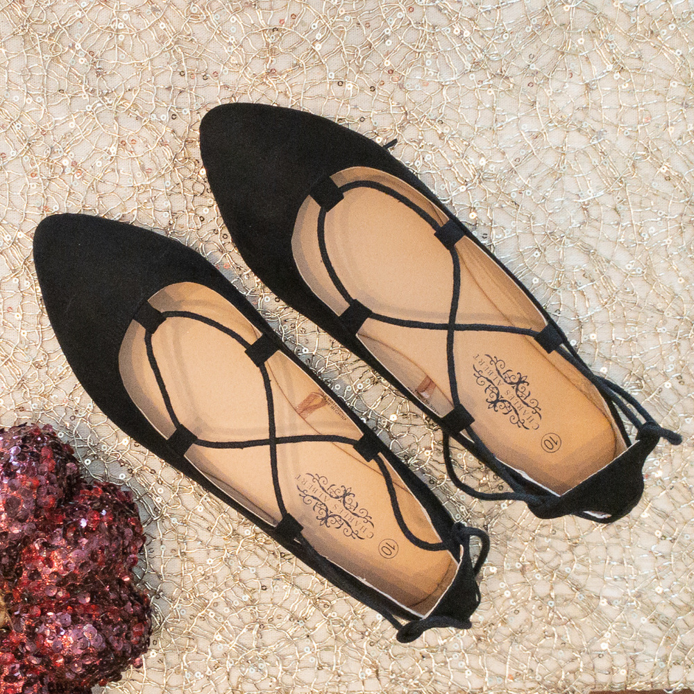 NWOT Charles Albert Ankle Wrap Flats sz 10 (A16)